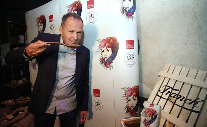 以体验活动开场，策划的却是一个迷人的异国故事