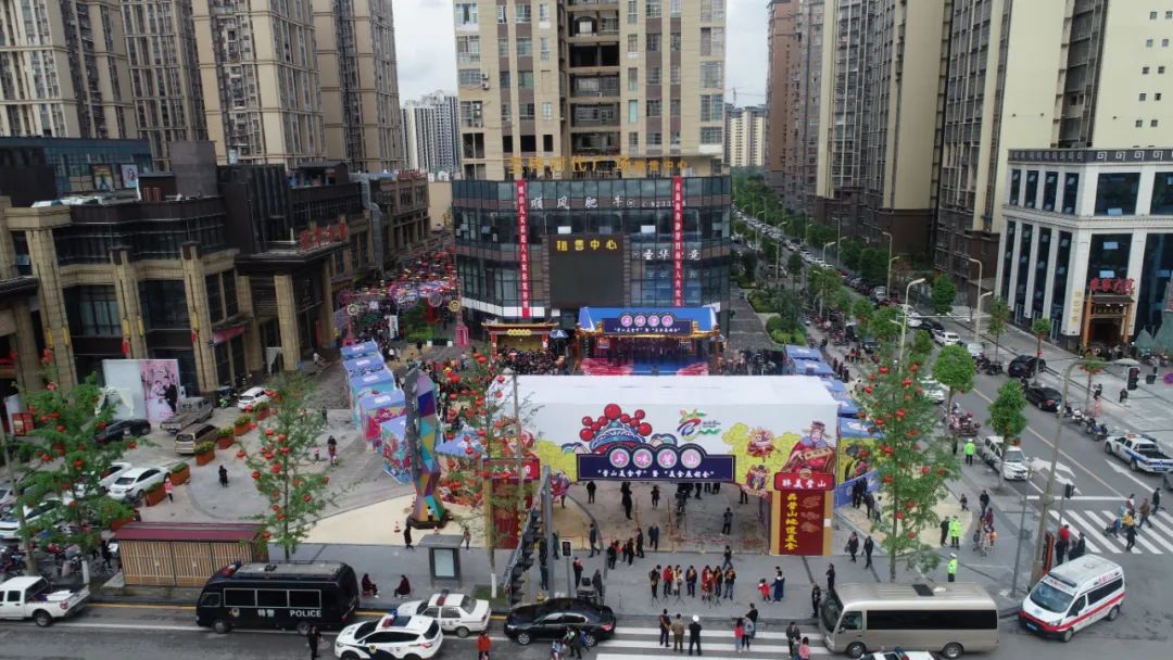 美食节活动开始了,策划的一个个美食摊位简直就是吃货们的爱