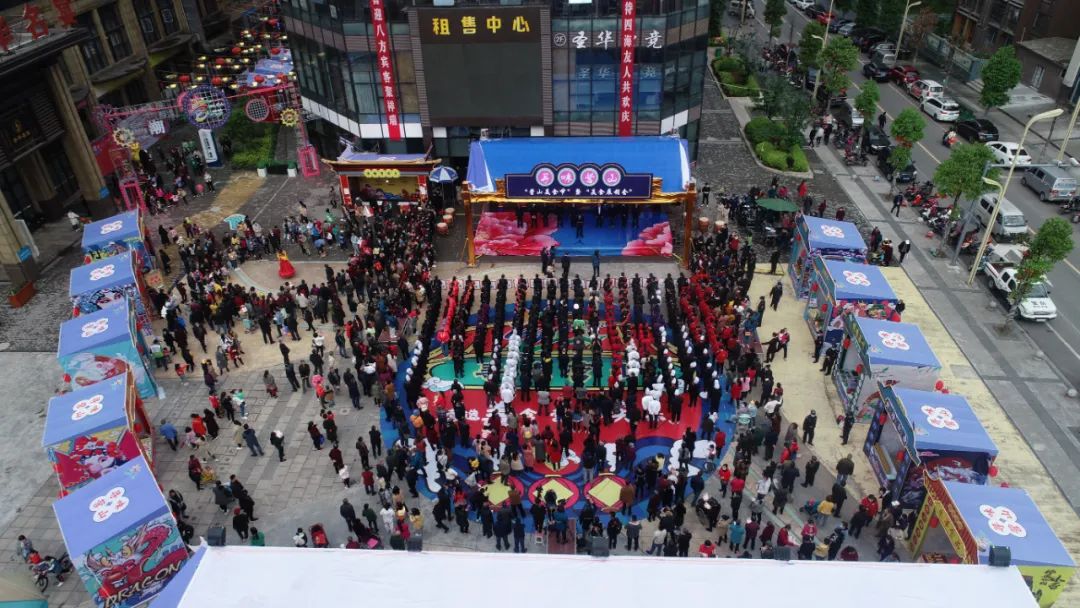 美食节活动开始了,策划的一个个美食摊位简直就是吃货们的爱