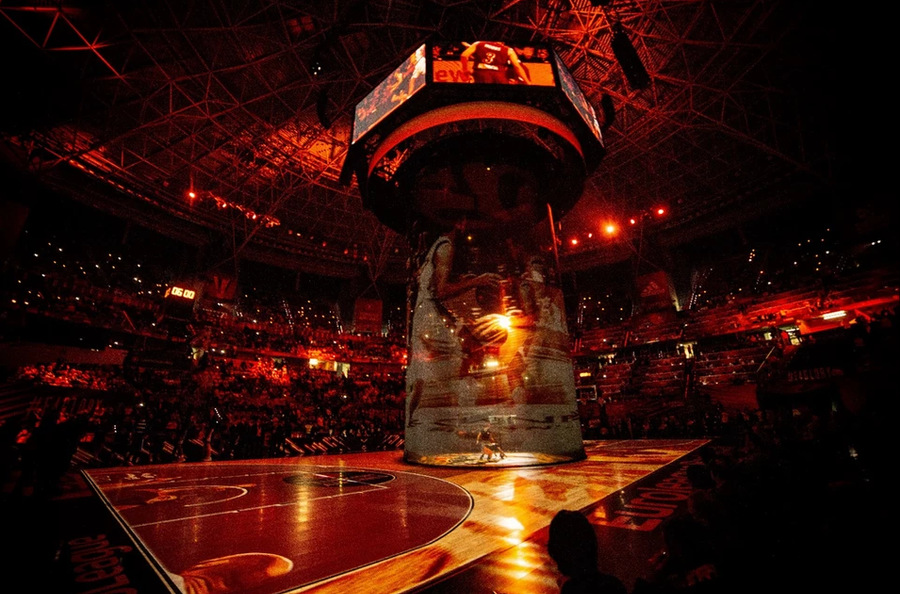 航空杯欧洲联赛的庆典活动策划的圆柱形纱幕成为视觉焦点