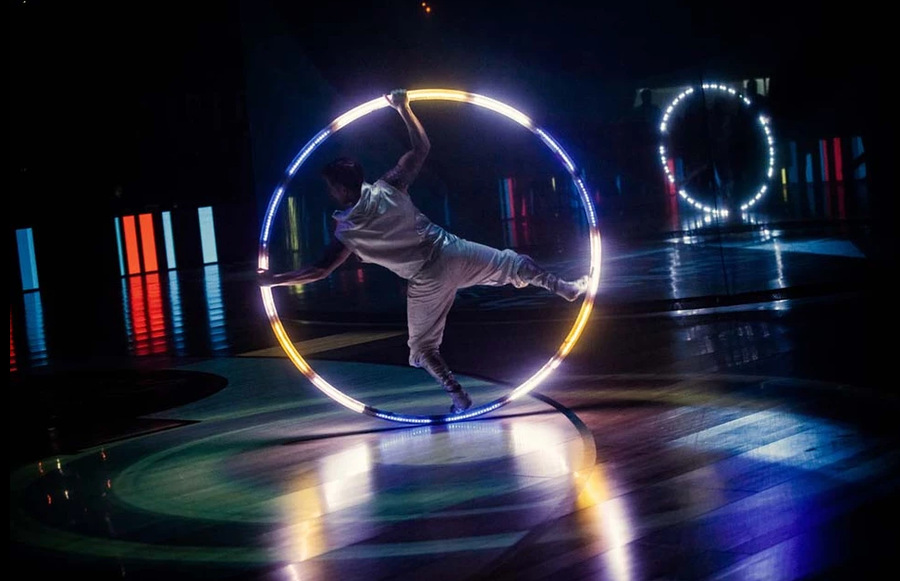 航空杯欧洲联赛的庆典活动策划的圆柱形纱幕成为视觉焦点