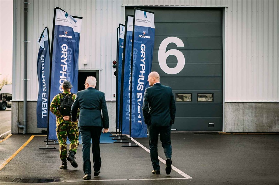 军用卡车展览活动策划的启动仪式充满了隆重和神圣，肃然起敬