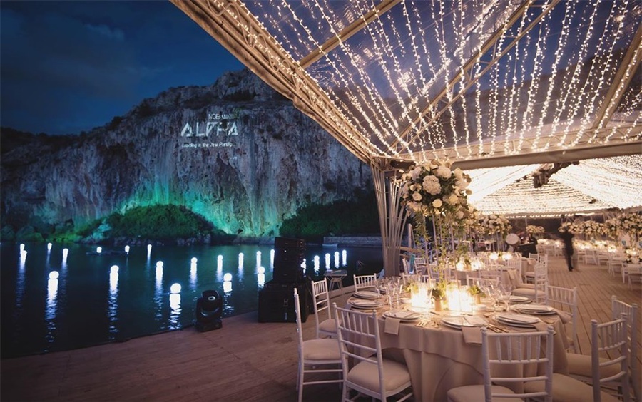 银行的年会活动融合了自然环境,策划得跟电影般艺术