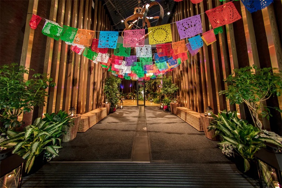 海岛风的活动现场策划的内容，仿佛到了热带的海岛绿洲