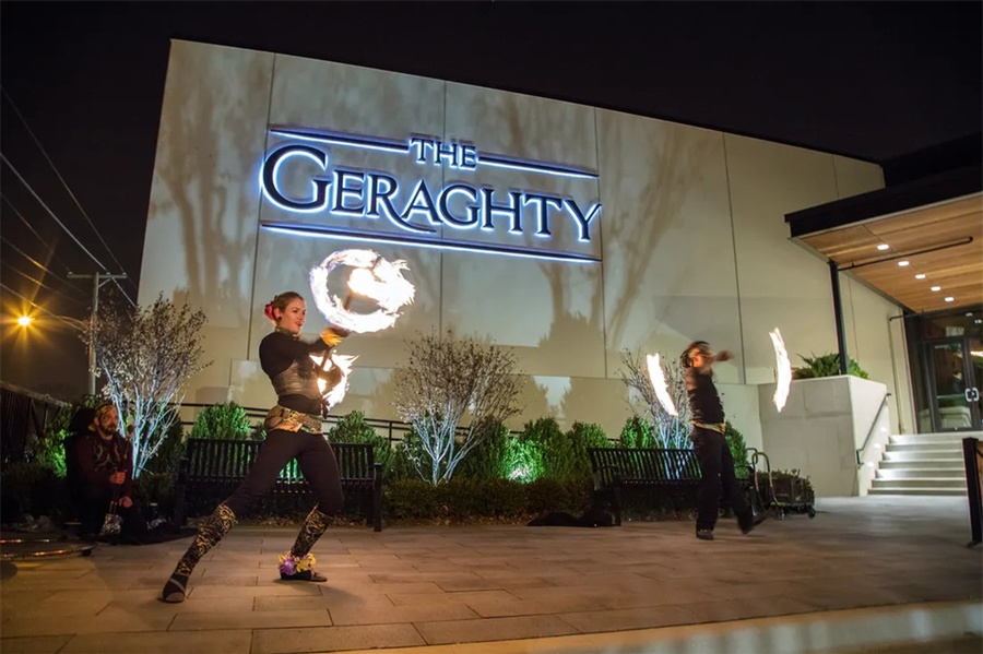 海岛风的活动现场策划的内容，仿佛到了热带的海岛绿洲