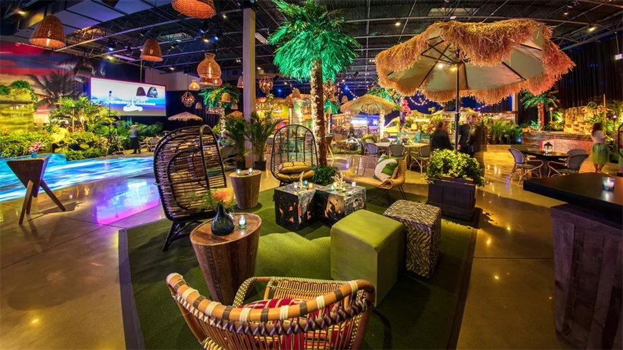 海岛风的活动现场策划的内容，仿佛到了热带的海岛绿洲