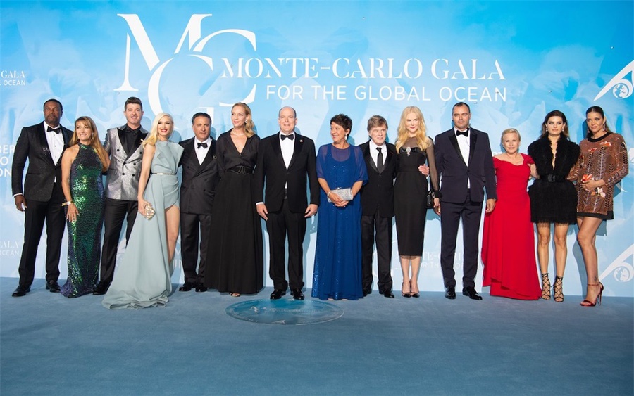 蓝色海洋主题慈善庆典活动策划的拍卖会汇集了众多精选美术品