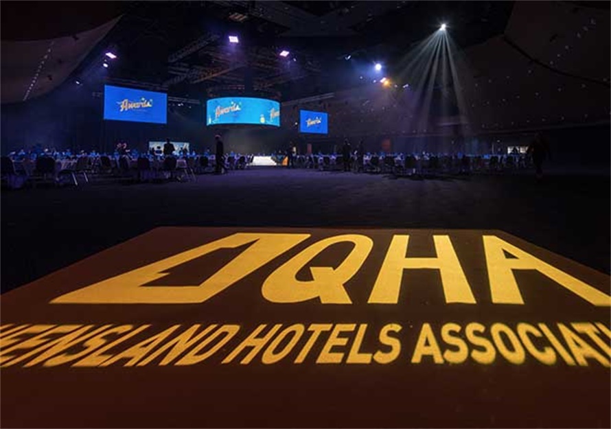 行业协会颁奖活动策划的2.5吨圆形LED屏幕成了活动的视觉中心