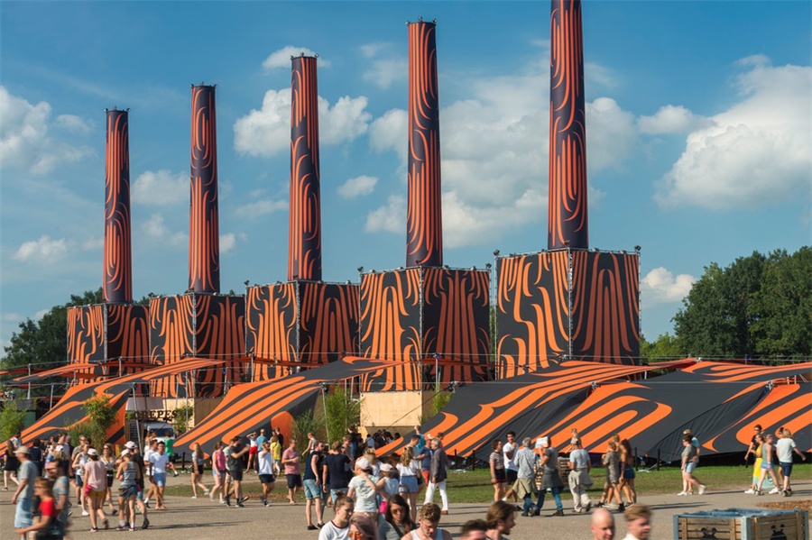 低地音乐节活动策划的集装箱品牌体验中心才是音乐节的灵魂