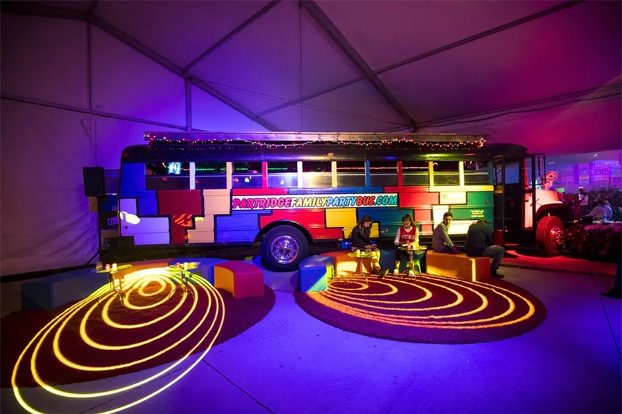 Peak6周年庆典活动策划的电视剧布景设计燃炸了整个直升机机库