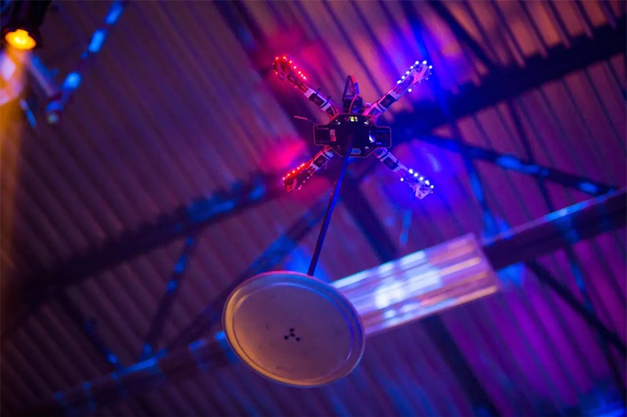 Peak6周年庆典活动策划的电视剧布景设计燃炸了整个直升机机库