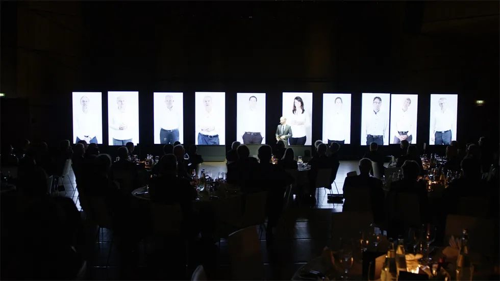 德国这场颁奖活动策划以戏剧的方式展开了获奖者的个人故事