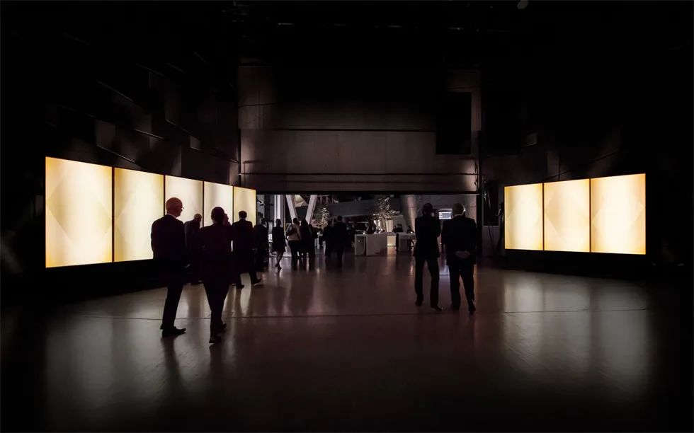 德国这场颁奖活动策划以戏剧的方式展开了获奖者的个人故事