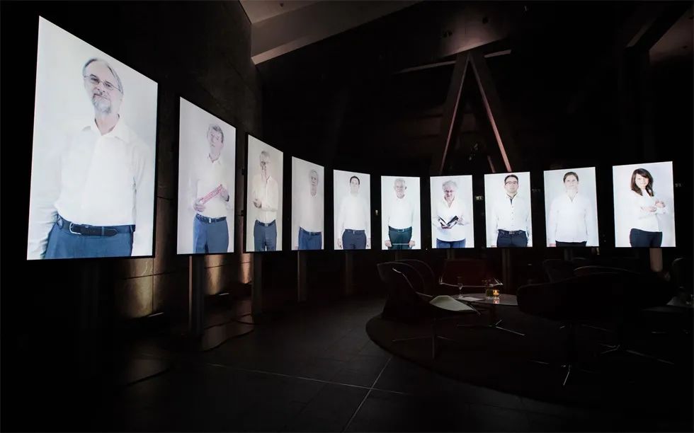 德国这场颁奖活动策划以戏剧的方式展开了获奖者的个人故事