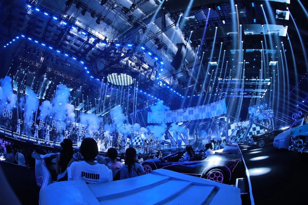 818全球汽车夜盛典活动策划的舞美设计感官体验太神了！