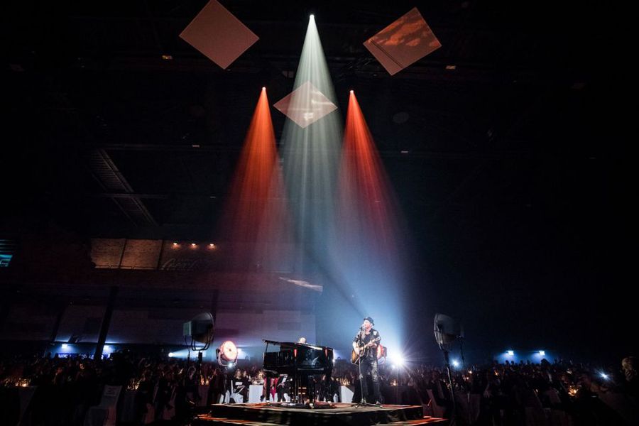 德国彩虹广播奖活动策划的舞美照明带来了震撼的视觉效果