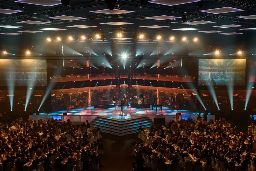 德国彩虹广播奖活动策划的舞美照明带来了震撼的视觉效果