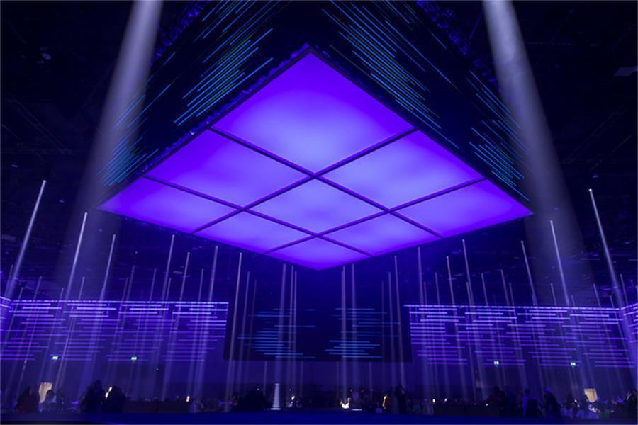 思科直播的大客户活动策划的这个漂浮的巨大立方体太令人惊叹了