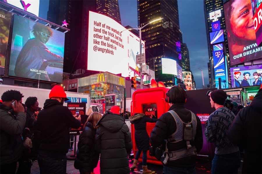 愤怒的小鸟十周年庆典活动策划了一台完美的“出气”机