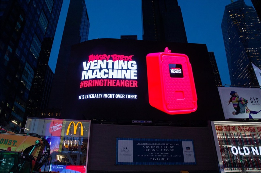 愤怒的小鸟十周年庆典活动策划了一台完美的“出气”机