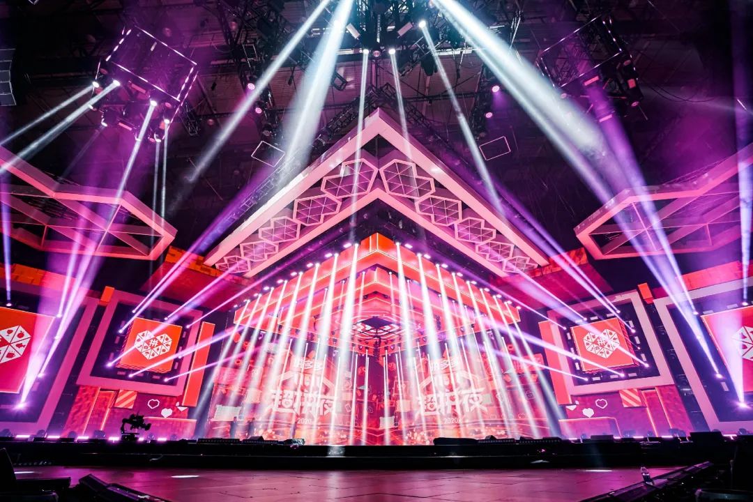 湖南卫视「拼多多11.11超拼夜」活动策划的360°全景舞台亮了!