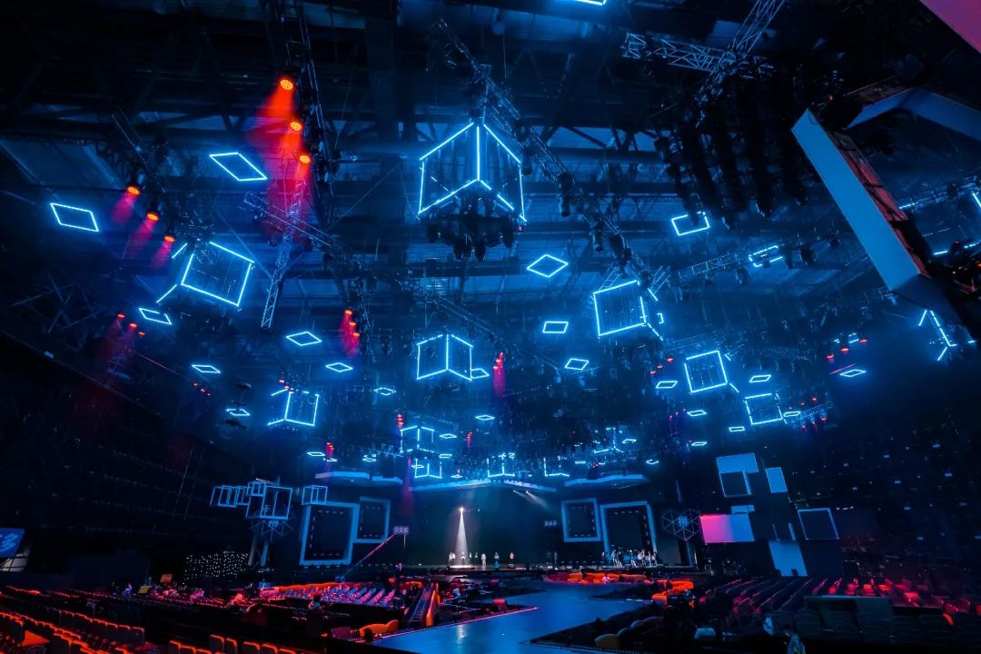 湖南卫视「拼多多11.11超拼夜」活动策划的360°全景舞台亮了!