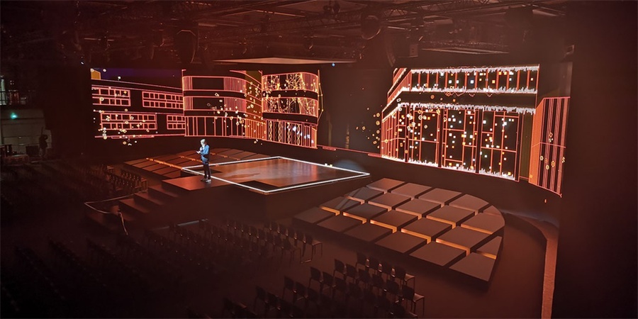 电信运营商的这场年度活动策划了现实与虚拟的多章节节目，够酷