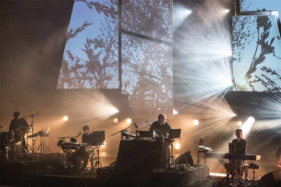 Oneohtrix Point Never音乐会活动策划的舞美太带劲，辨识度强