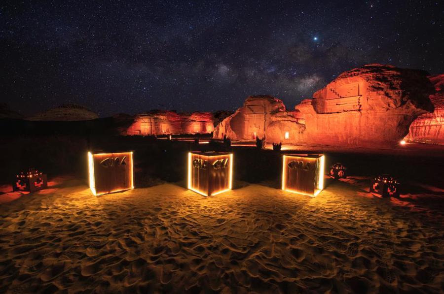 沙特阿拉伯这家餐厅的开业活动策划竟是在考古遗址举办，忒独特了