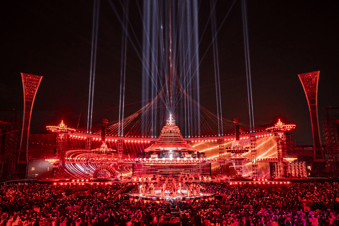 湖南卫视今年的跨年演唱会活动策划的「未来城」舞美太震撼了