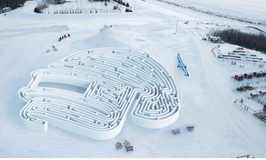 和平精英超级IP冰雪盛典活动策划再造3000㎡实景雪迷宫