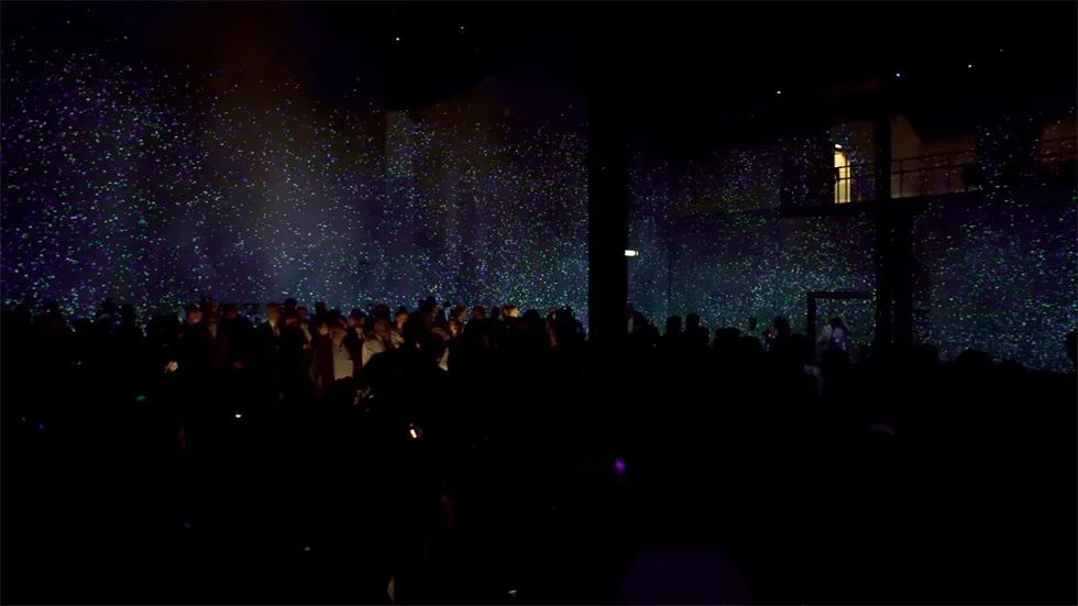 房地产公司的年会活动策划就是用投影映射打造出沉浸式活动场景的