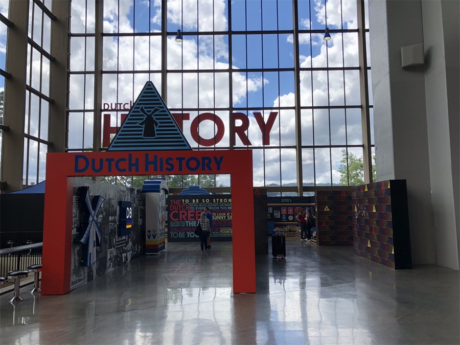 美国最大的私人得来速咖啡年度员工活动策划的大风车吸睛率很高