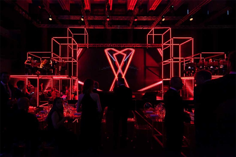 最佳传播项目颁奖典礼活动策划的舞台竟是钢管架和LED灯带