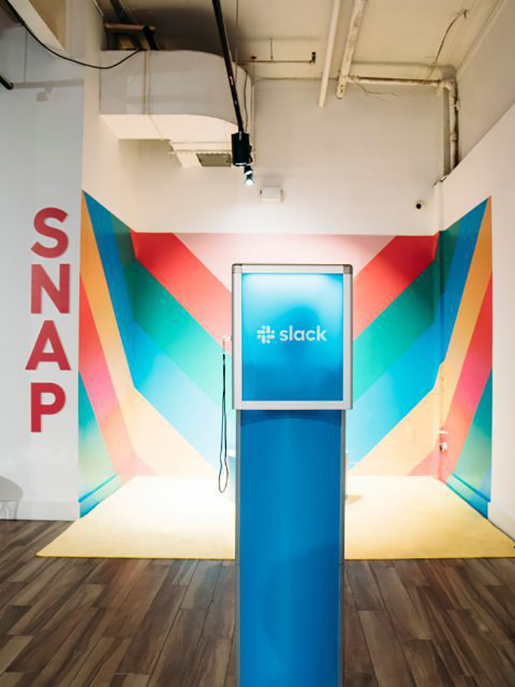 六周年庆典派对活动策划只用logo色就让现场品牌化了