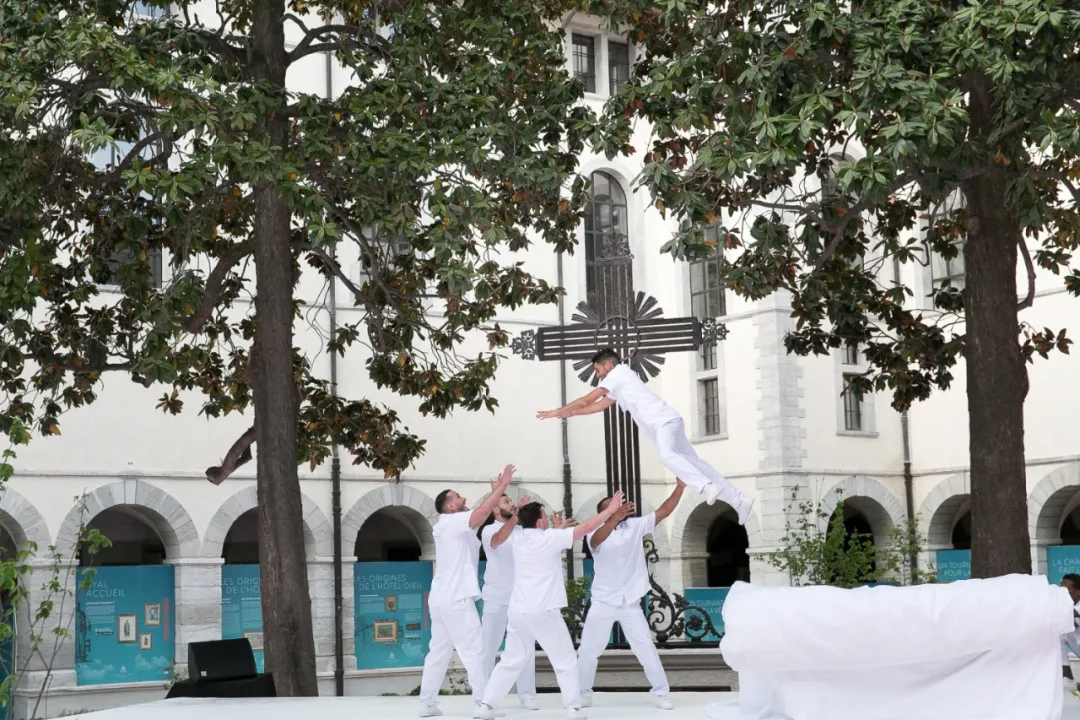 里昂主宫洲际酒店开业庆典活动策划了一场弦乐四重奏演出