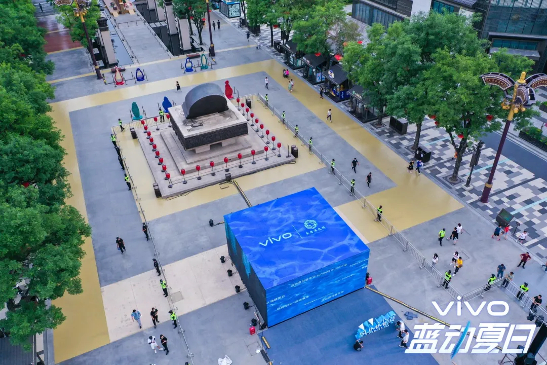 Vivo蓝动夏日嘉年华活动策划的这个蓝色盒子有些神秘呢