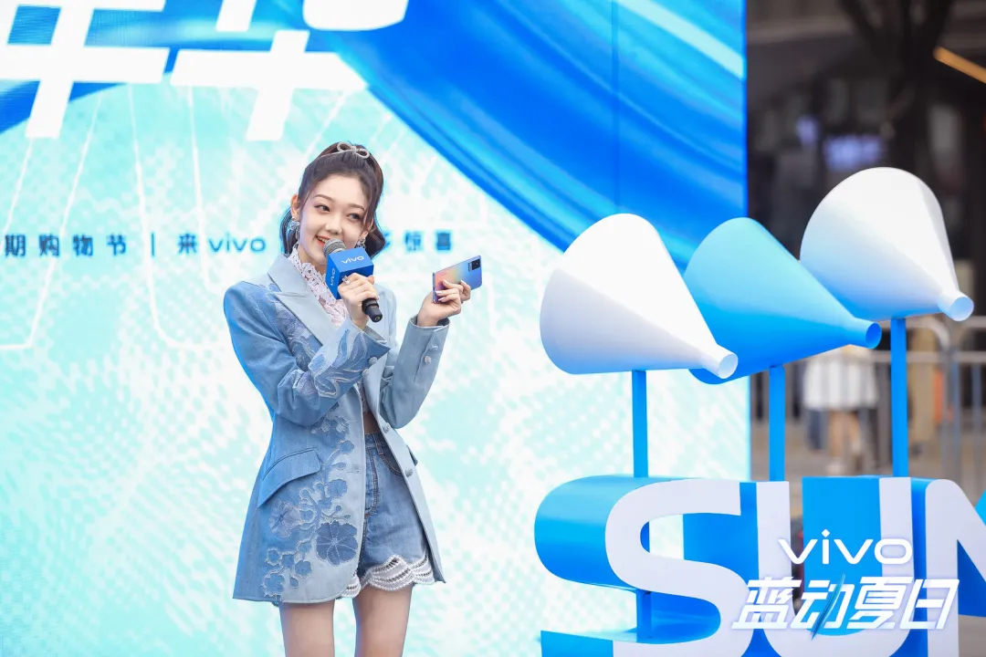 Vivo蓝动夏日嘉年华活动策划的这个蓝色盒子有些神秘呢