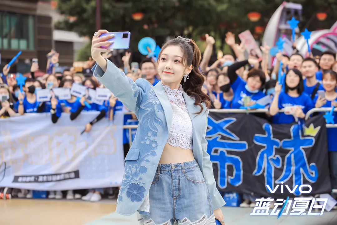 Vivo蓝动夏日嘉年华活动策划的这个蓝色盒子有些神秘呢