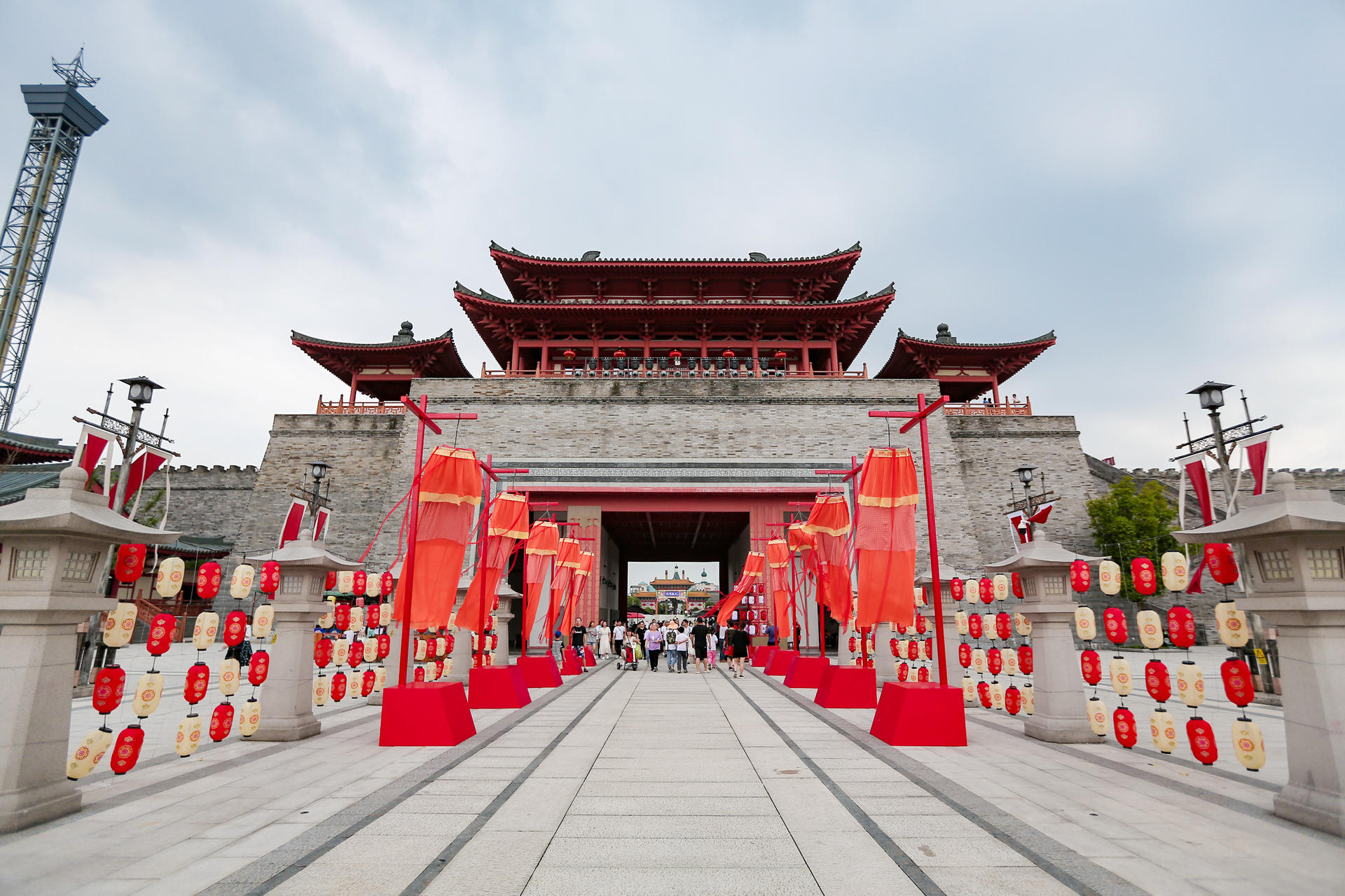 「盛唐奇幻夜」暑期活动策划再现大唐市集风貌，张灯结彩歌舞升平