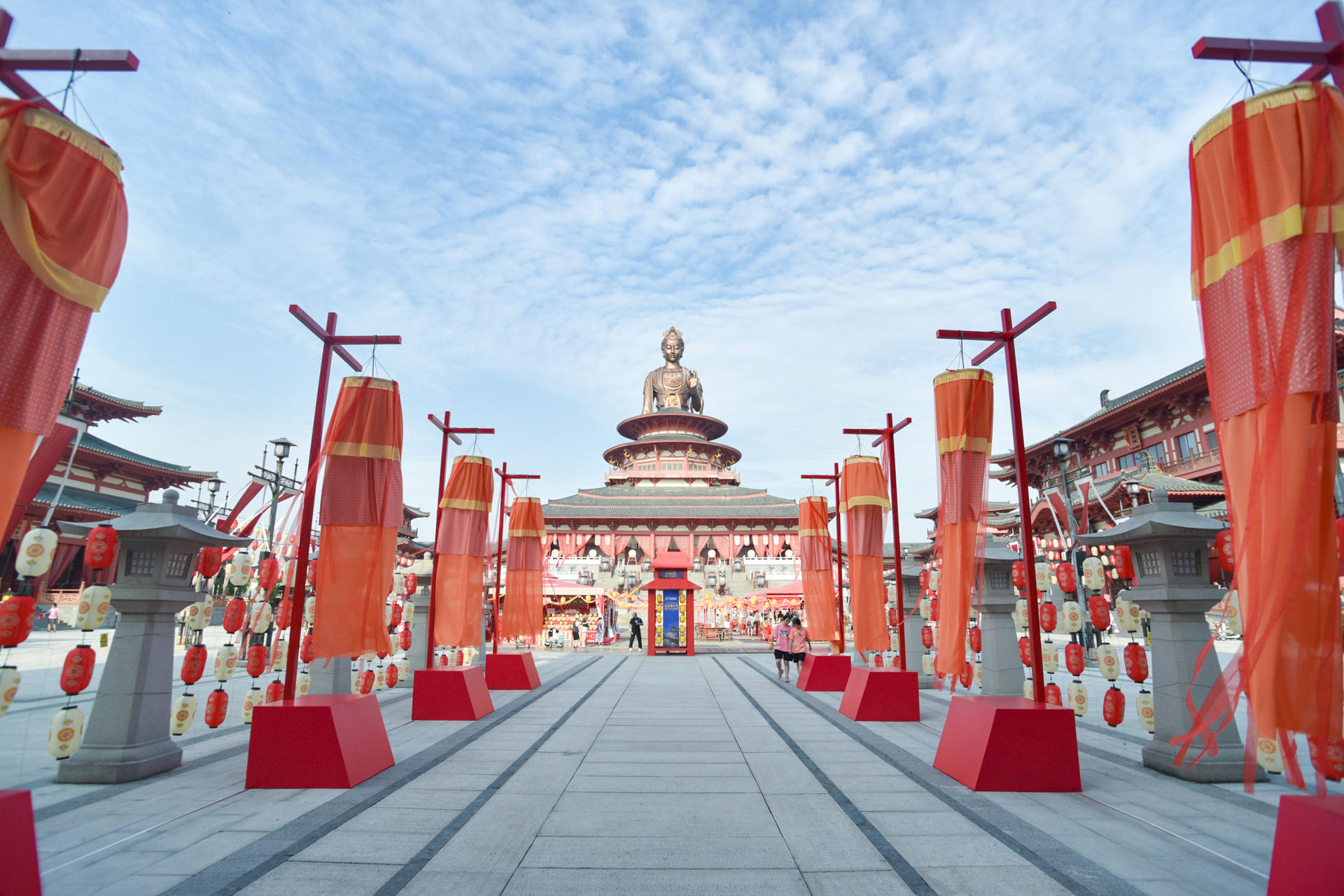 「盛唐奇幻夜」暑期活动策划再现大唐市集风貌，张灯结彩歌舞升平