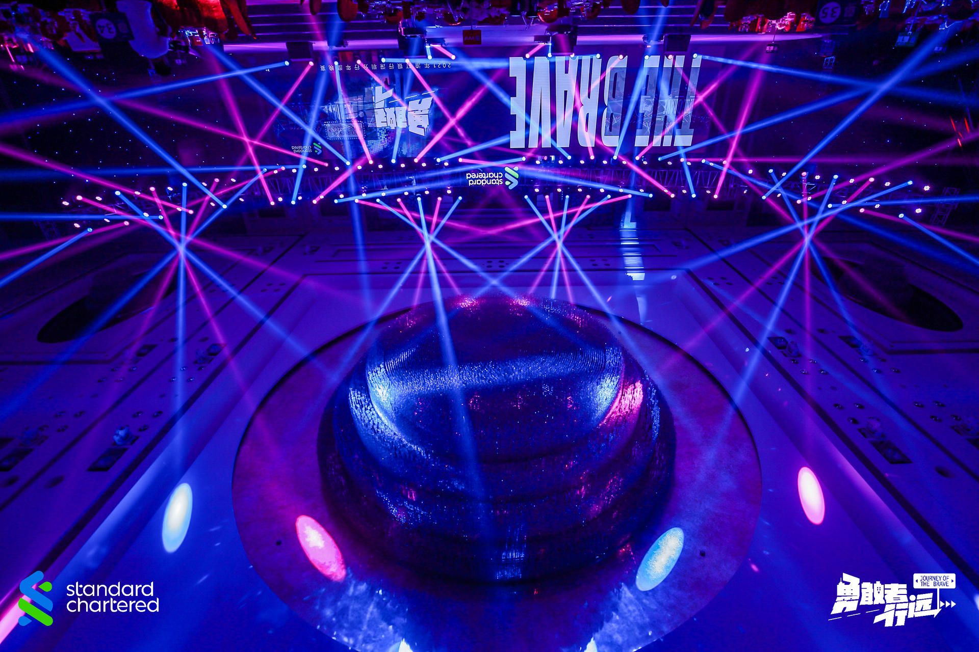 渣打银行深圳分行年度盛典活动策划的赛博朋克风格太有范了
