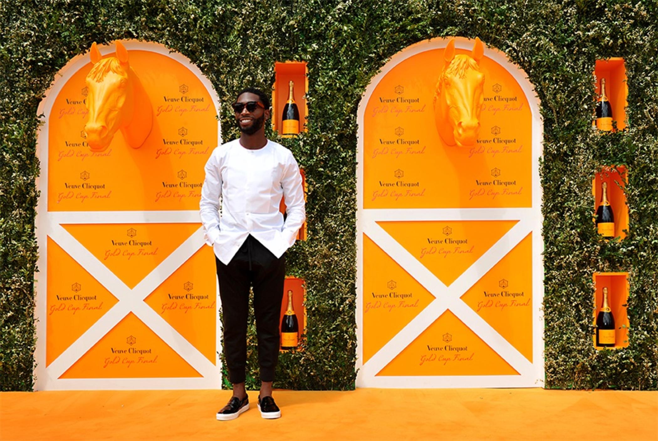 凯歌香槟金杯马球赛20周年庆典活动策划的形象墙像极了一个马厩