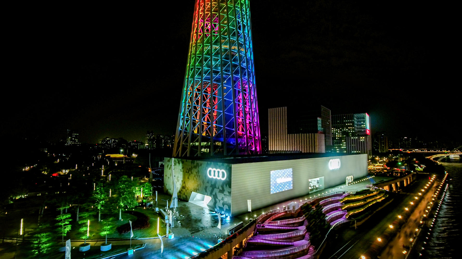 奥迪未来盛典活动策划在广州塔下打造了一个三重体验空间