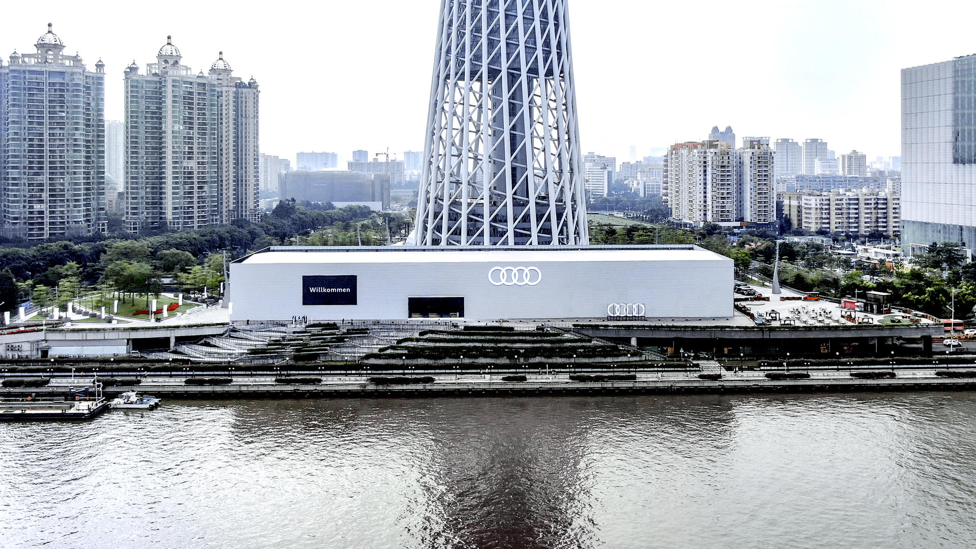 奥迪未来盛典活动策划在广州塔下打造了一个三重体验空间