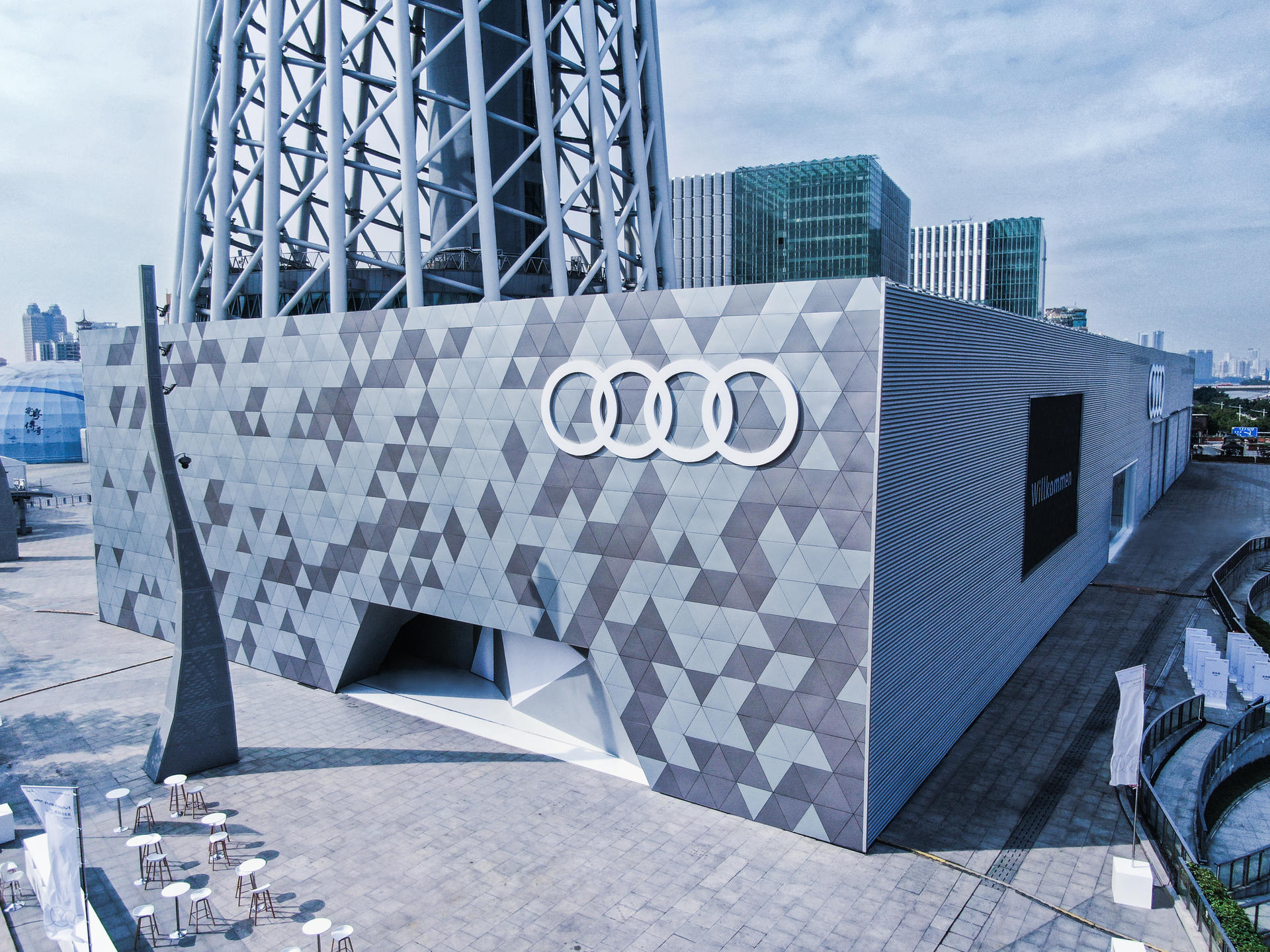 奥迪未来盛典活动策划在广州塔下打造了一个三重体验空间