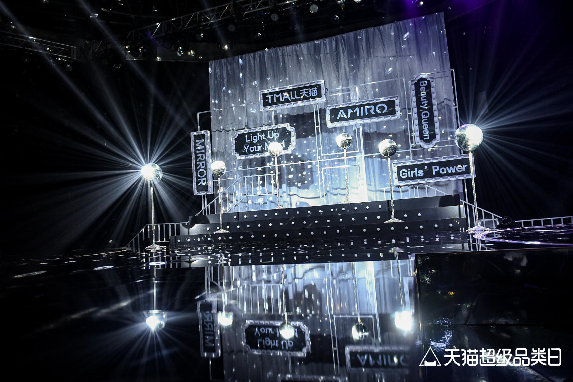 “夏日追光演唱会”LIVESHOW直播活动策划，全场“高光”直播气氛嗨翻