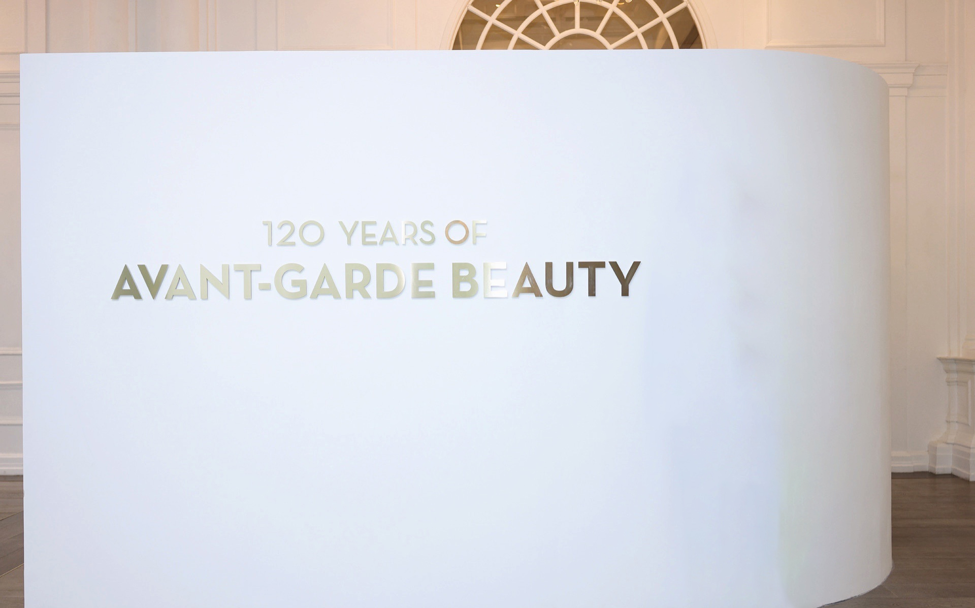 HR赫莲娜120周年品牌活动策划将120年的历史如同画卷般徐徐展开