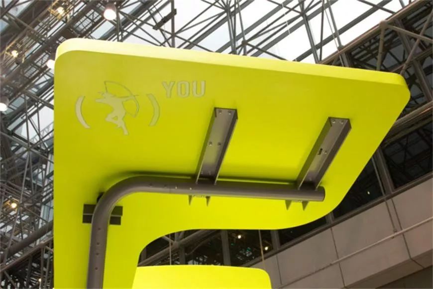 “罗宾汉给你力量”的年度筹款宴会活动策划入口处的装饰依然充满创意